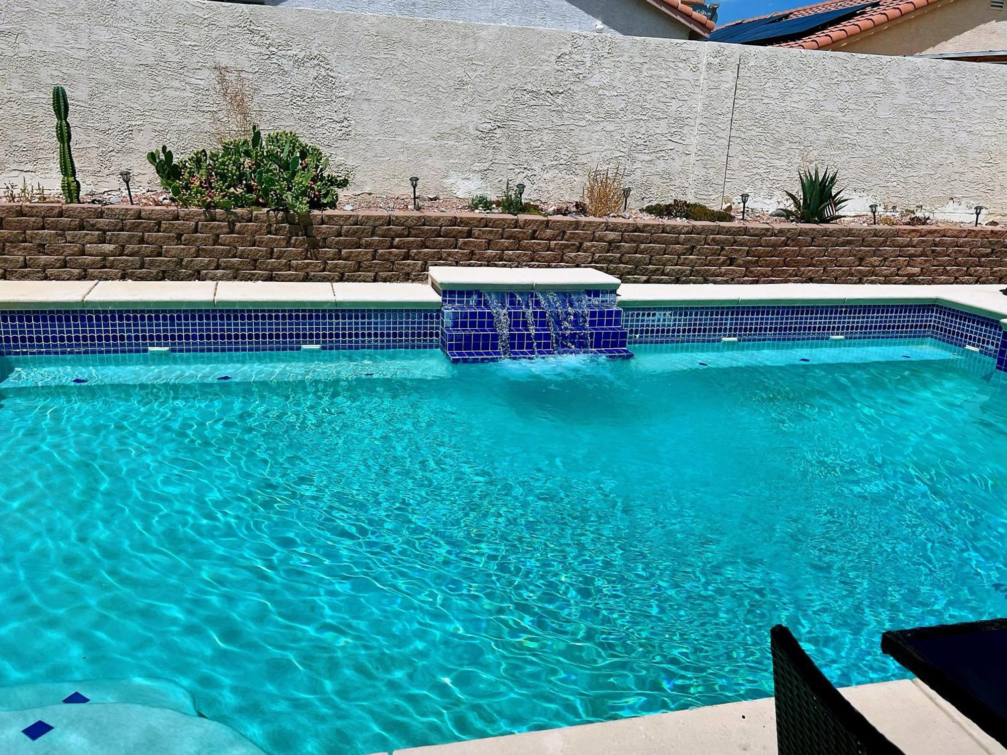 Amazing Heated Pool And Private Hot Tub 3Br In Heart Of Lv Villa Лас Вегас Екстериор снимка
