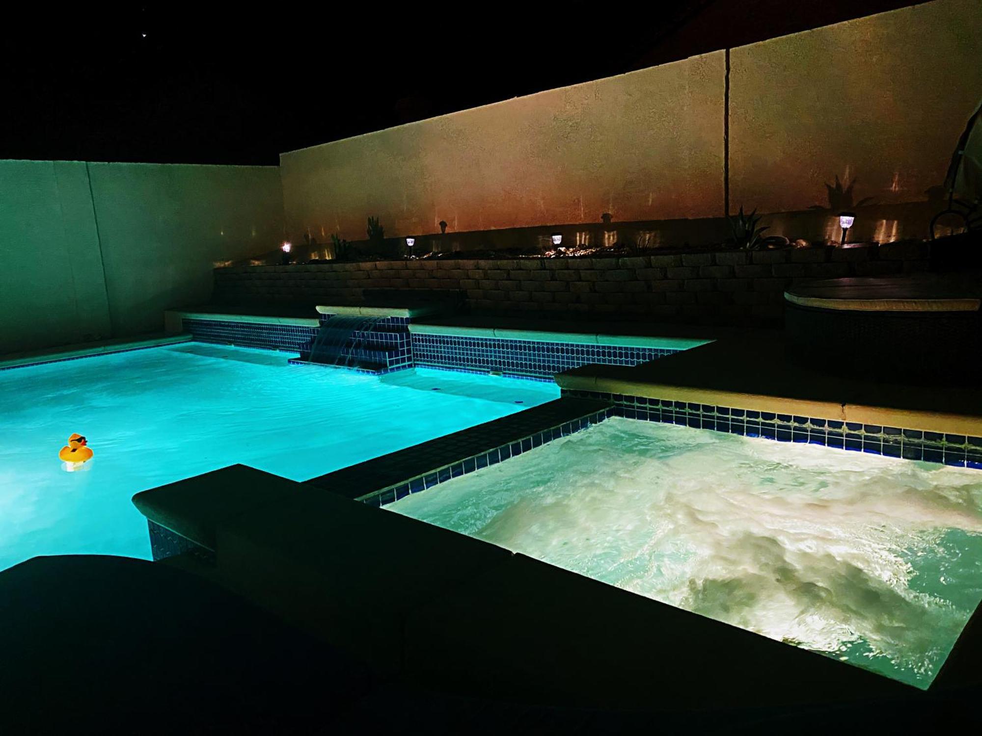 Amazing Heated Pool And Private Hot Tub 3Br In Heart Of Lv Villa Лас Вегас Екстериор снимка