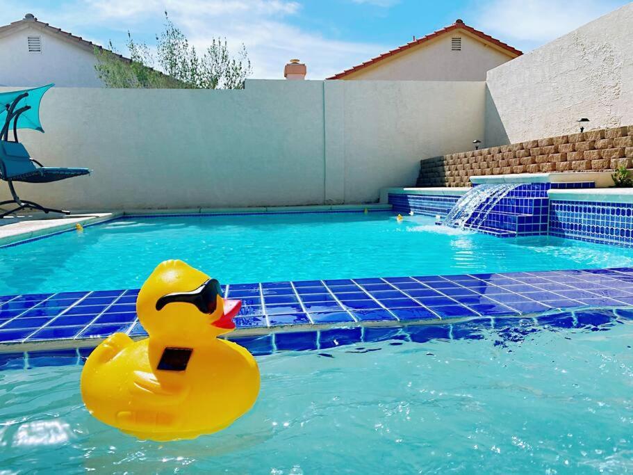 Amazing Heated Pool And Private Hot Tub 3Br In Heart Of Lv Villa Лас Вегас Екстериор снимка