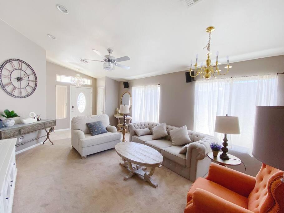 Amazing Heated Pool And Private Hot Tub 3Br In Heart Of Lv Villa Лас Вегас Екстериор снимка