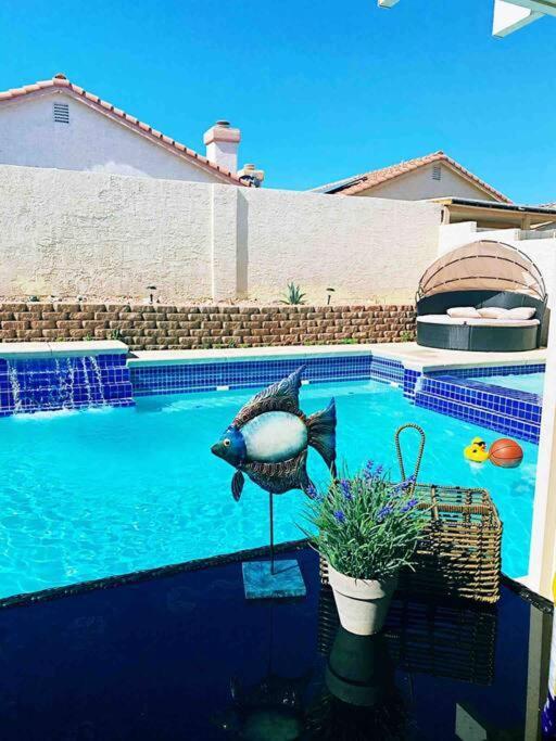 Amazing Heated Pool And Private Hot Tub 3Br In Heart Of Lv Villa Лас Вегас Екстериор снимка