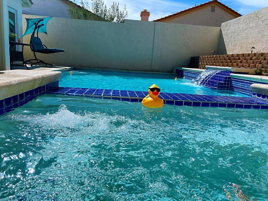 Amazing Heated Pool And Private Hot Tub 3Br In Heart Of Lv Villa Лас Вегас Екстериор снимка