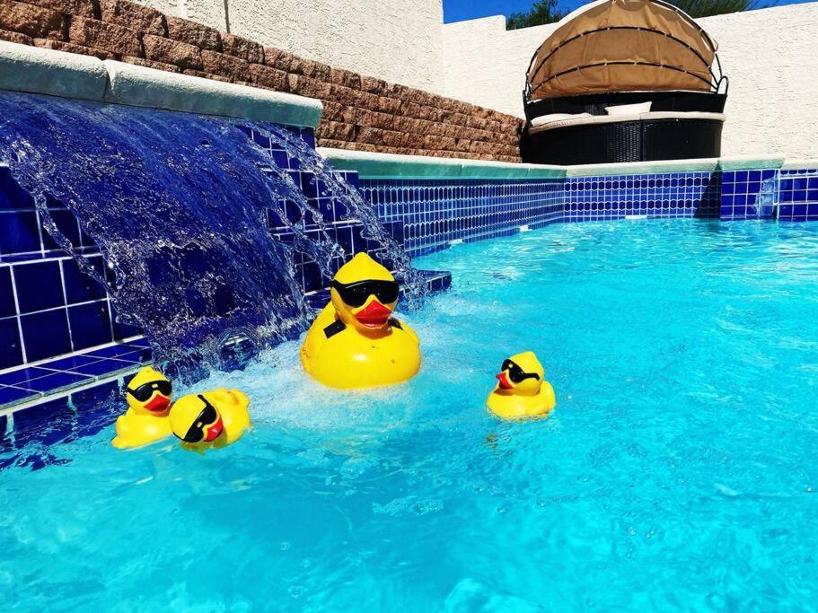 Amazing Heated Pool And Private Hot Tub 3Br In Heart Of Lv Villa Лас Вегас Екстериор снимка